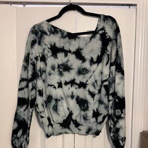 Evereve Black and Gray Off-the-Shoulder Sweater